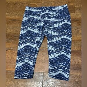 Studio by Energy Zone Patterned Cropped Yoga Leggings